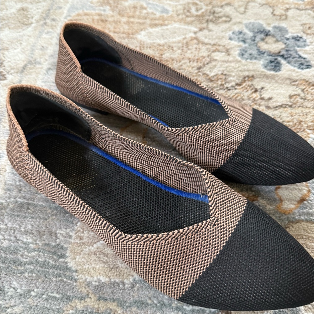Women's Black and Tan Flats